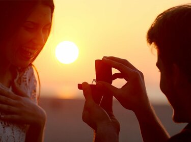 Heiratsantrag am Strand