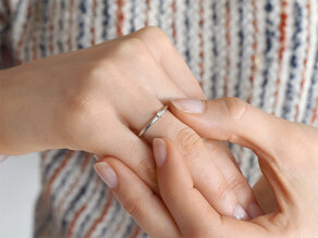 Verlobungsring Melody in 14K Weißgold mit Diamant 0,05ct H/SI