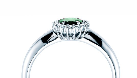 Verlobungsring Windsor in 9K Weißgold mit Smaragd 0,60ct und Diamanten 0,12ct
