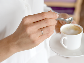 Geburtsstein-Ring Vivid Petite April in 9K Weißgold mit Diamant 0,08ct und Diamanten 0,02ct