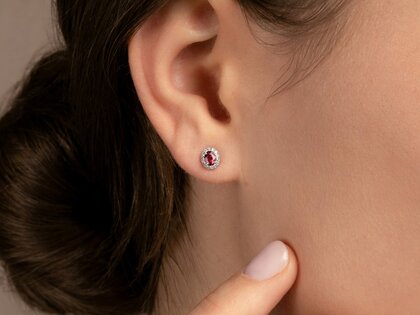 Ohrstecker Jolie in 14K Weißgold mit Rubinen 0,50ct und Diamanten 0,08ct