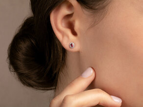 Ohrstecker Jolie in 14K Weißgold mit Rubinen 0,50ct und Diamanten 0,08ct