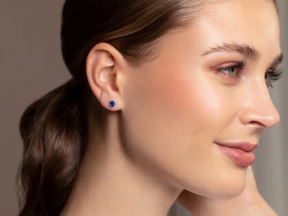 Ohrstecker Windsor in 14K Weißgold mit Saphiren 1,20ct und Diamanten 0,10ct