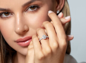 Verlobungsring Pure Infinity in 9K Weißgold mit Diamanten 0,65ct G/SI