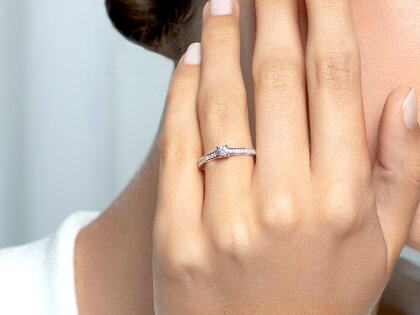 Verlobungsring Surprise Pavé in 9K Gelbgold mit Diamanten 0,38ct G/SI