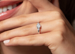 Verlobungsring Vivid Petite Diamond in 18K Gelbgold mit Diamanten 0,50ct G/SI