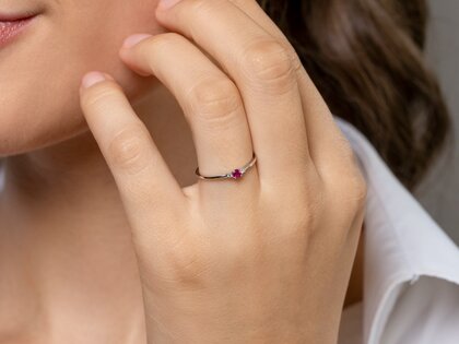 Geburtsstein-Ring Vivid Petite Januar in 14K Weißgold mit Granat 0,11ct und Diamanten 0,02ct