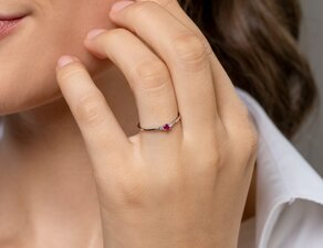 Geburtsstein-Ring Vivid Petite Januar in 14K Weißgold mit Granat 0,11ct und Diamanten 0,02ct