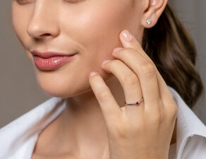 Geburtsstein-Ring Vivid Petite Januar in 14K Weißgold mit Granat 0,11ct und Diamanten 0,02ct