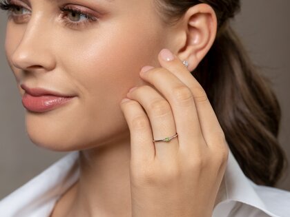 Geburtsstein-Ring Vivid Petite August in 14K Gelbgold mit Peridot 0,10ct und Diamanten 0,02ct
