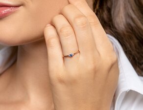 Geburtsstein-Ring Vivid Petite September in 9K Weißgold mit Saphir 0,10ct und Diamanten 0,02ct