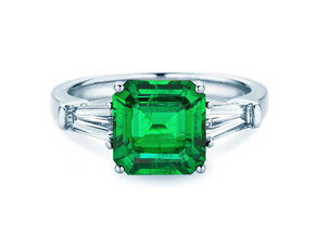 Verlobungsring Emerald Elegance in 14K Weißgold mit Smaragd 1,80ct und Diamanten 0,40ct
