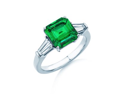 Verlobungsring Emerald Elegance in 14K Weißgold mit Smaragd 1,80ct und Diamanten 0,40ct