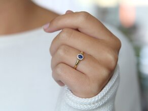 Verlobungsring Jolie in 14K Gelbgold mit Saphir 0,25ct und Diamanten 0,06ct