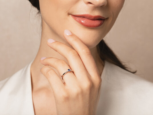 Verlobungsring Life in 9K Weißgold mit Saphir 0,25ct und Diamanten 0,03ct