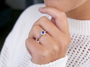 Verlobungsring Lovely in 14K Weißgold mit Saphir 0,33ct und Diamanten 0,40ct