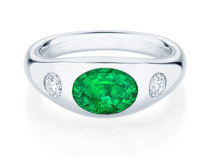 Ring Three-Stone Signet in 9K Weißgold mit Smaragd 1,35ct und natürliche Diamanten 0,30ct