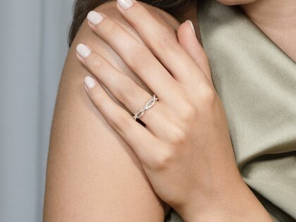 Verlobungsring Diamond Curve in 14K Weißgold mit Diamant 0,40ct G/SI