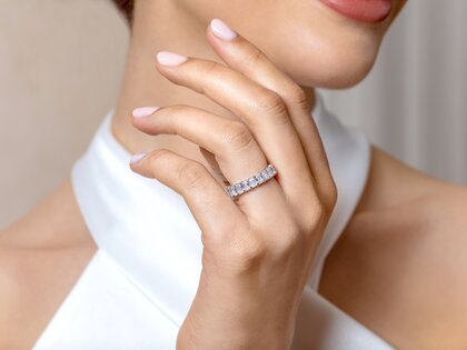 Verlobungsring Emerald Cut Eternity in 14K Weißgold mit Diamanten 4,20ct G/VS