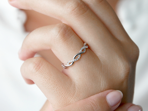 Verlobungsring Sparkling Curve in 14K Weißgold mit Diamanten 0,14ct G/SI