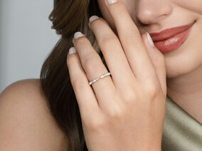 Verlobungsring V-Eternity in 18K Weißgold mit Diamanten 0,22ct G/SI