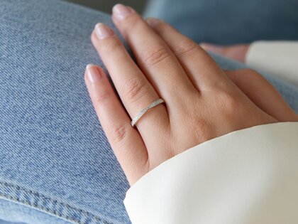 Verlobungsring V-Eternity in 14K Weißgold mit Diamanten 0,22ct G/SI