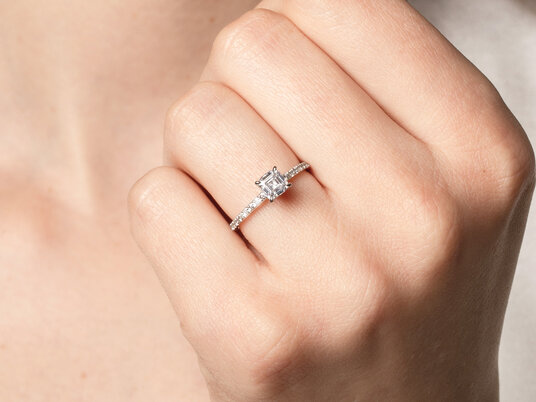 Verlobungsring Asscher Cut Pavé