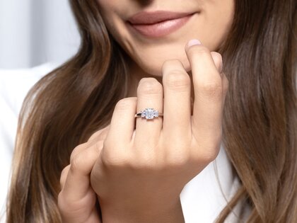 Verlobungsring Emerald Eden in 9K Gelbgold mit Labordiamanten 0,46ct E/VS
