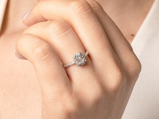 Verlobungsring Emerald Halo Pavé