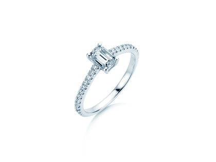Verlobungsring Emerald Pavé in Platin