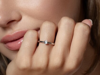 Verlobungsring Oval Clean in 14K Weißgold mit Diamant 0,08ct G/SI