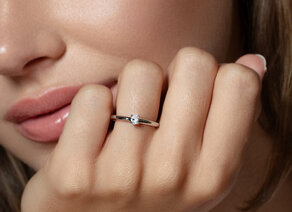 Verlobungsring Oval Clean in 14K Weißgold mit Diamant 0,08ct G/SI
