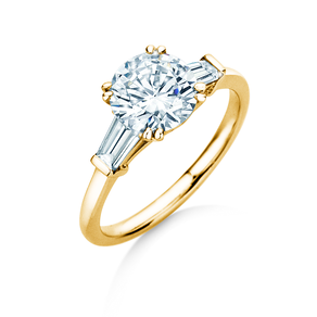 Verlobungsring Brilliant Tapered Baguette  in 9K Gelbgold mit Labordiamanten 0,41ct E/VS