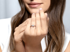 Verlobungsring Bloom in 14K Weißgold mit Diamanten 0,22ct G/SI