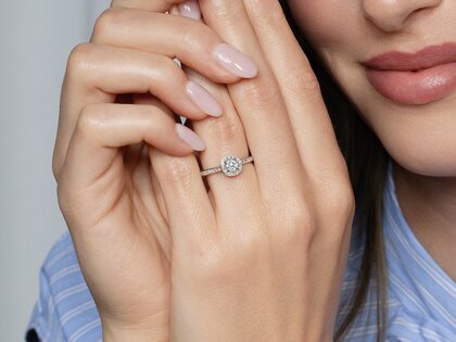 Verlobungsring Halo Petite in 18K Weißgold mit Diamanten 0,50ct G/SI