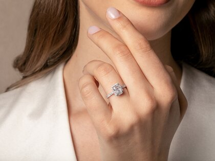 Verlobungsring Radiant Halo Pavé in 14K Weißgold mit Diamanten 2,02ct G/SI
