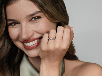 Verlobungsring 3 Stones in 9K Weißgold mit Diamanten 0,11ct G/SI