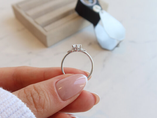 Verlobungsring Blossom in Platin