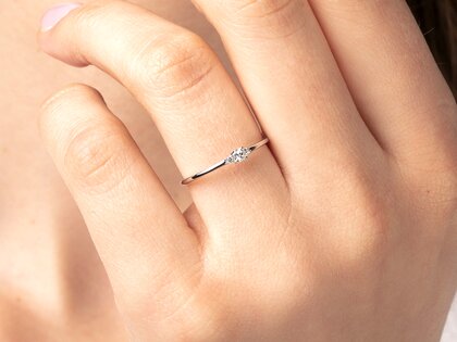 Verlobungsring Vivid Petite Cushion Cut in 14K Weißgold mit Diamanten 0,10ct G/SI
