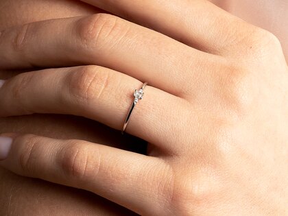 Verlobungsring Vivid Petite Emerald Cut in 14K Weißgold mit Diamanten 0,10ct G/VS