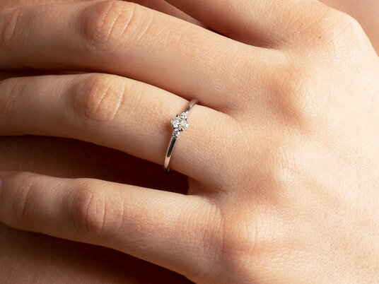 Verlobungsring Vivid Petite Oval Cut in Platin