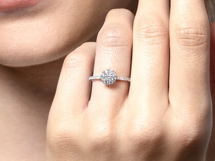 Verlobungsring Bloom Pavé in 14K Weißgold mit Diamanten 0,70ct G/SI