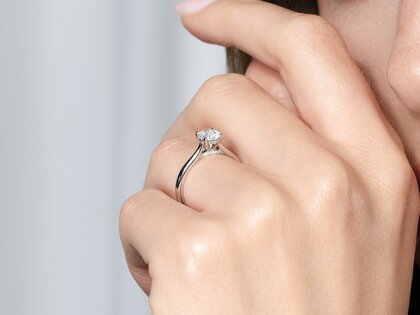 Verlobungsring Classic 4 Hidden Halo in Platin