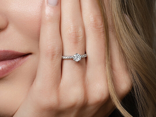 Verlobungsring Classic Pavé in Platin