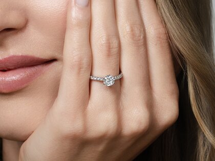 Verlobungsring Classic Pavé in 18K Weißgold mit Diamanten 0,70ct G/SI
