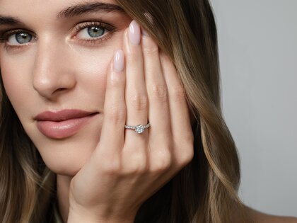 Verlobungsring Classic Pavé in 18K Weißgold mit Diamanten 0,70ct G/SI