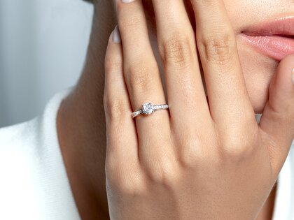 Verlobungsring Surprise Pavé in Platin