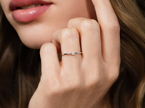 Verlobungsring Classic 4 in 14K Weißgold mit Diamant 0,05ct H/SI