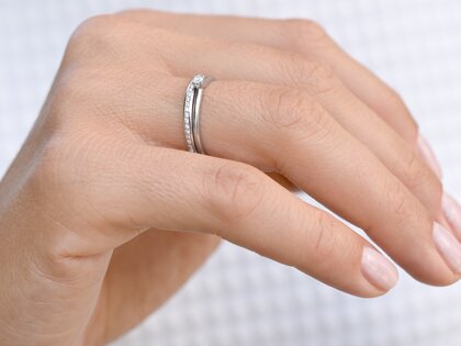 Verlobungsring Classic 4 in 18K Weißgold mit Diamant 0,10ct H/SI