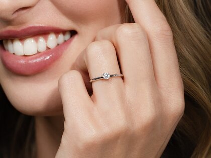 Verlobungsring Classic 4 in 9K Weißgold mit Diamant 0,20ct H/SI
